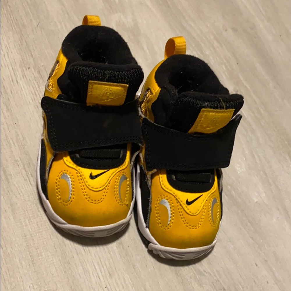 Toddlers shoes